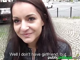 Horny გამყიდველი FFM interracial სამეულში